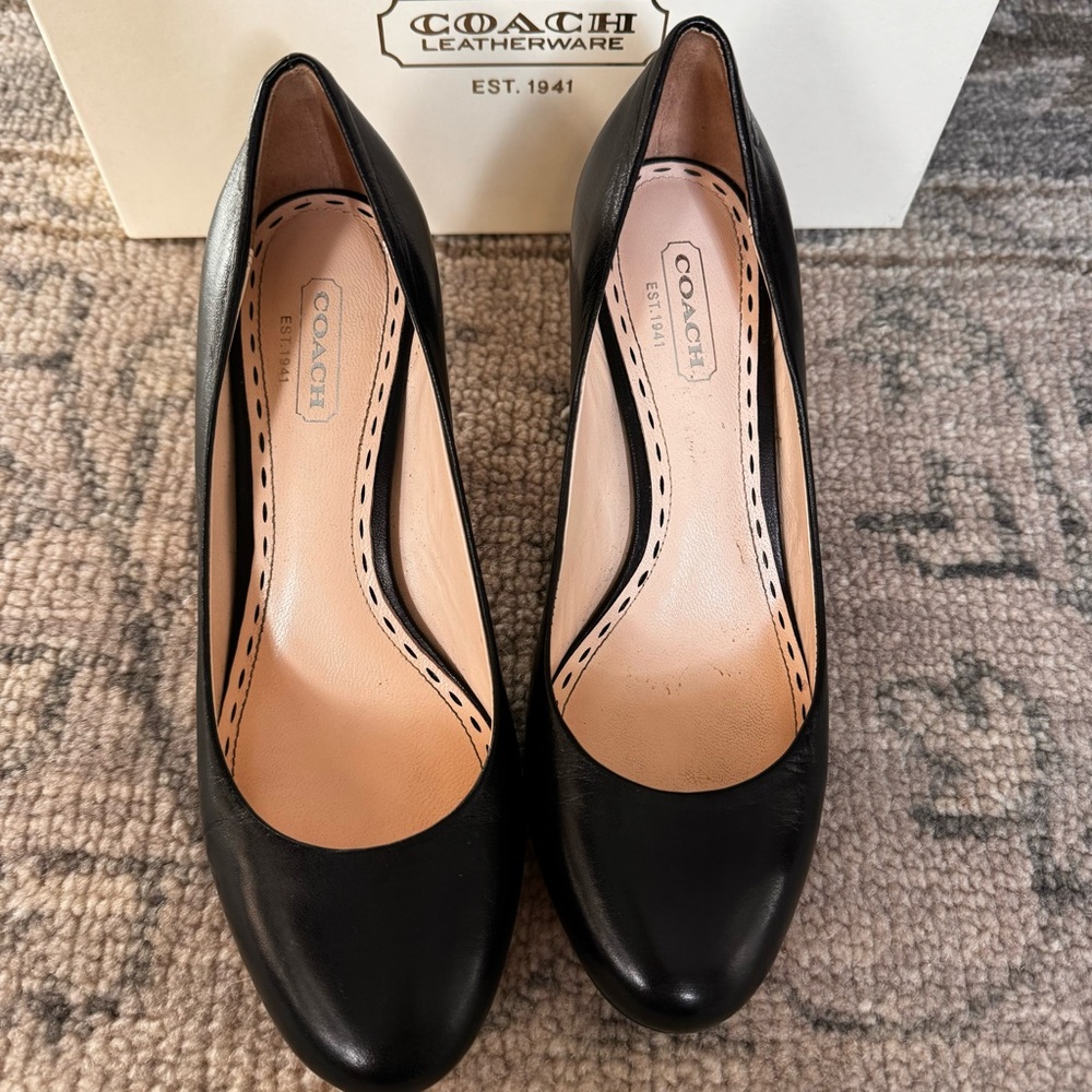 COACH Leather Pumps size 6 (with box)